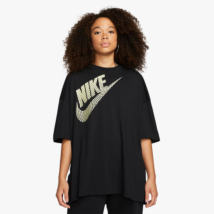 Womens Nike Black GFX Tshirt Totalsports